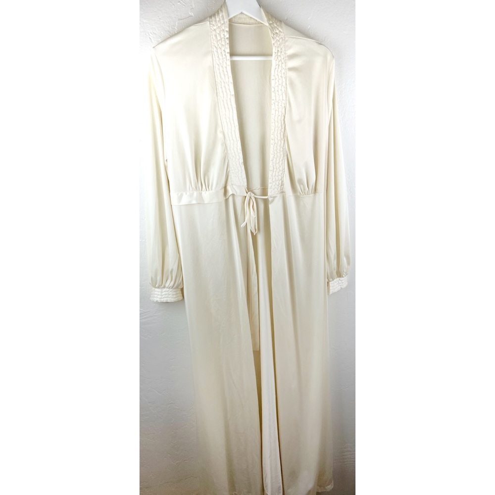 Vintage Penneys Geymode Size Medium intimates Creme Color tie Robe